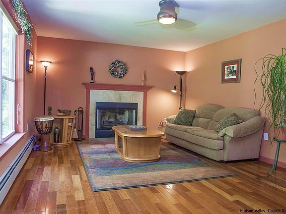4th image of 203 Cedar Dr