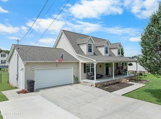 452 Clover Cir, Jacksboro, TN 37757