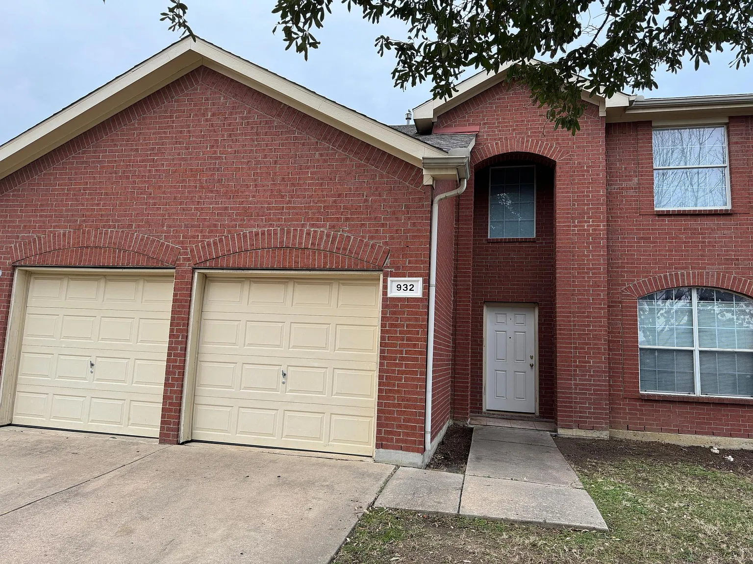 4 bed, 2.5 bath, 2570 sqft, $2,650 — Photo 2