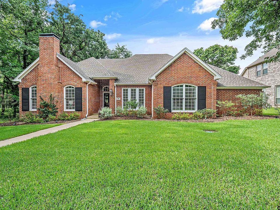 1st image of 122 Dogwood Lakes Cir
