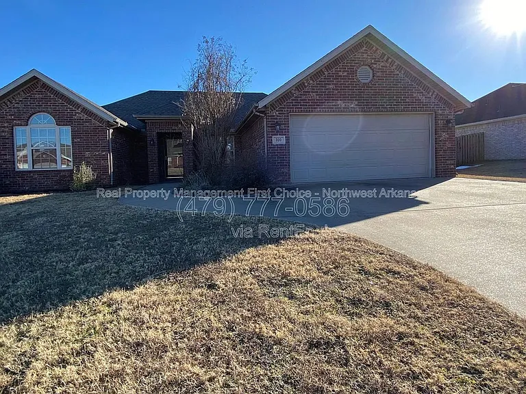 320 Beasley Dr — Photo 2