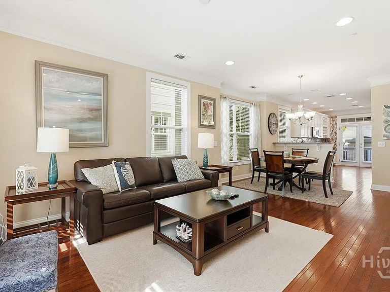 313 Lake View Dr — Photo 3