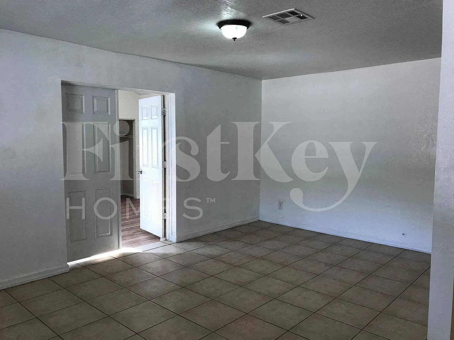 6 bed, 3.0 bath, 2138 sqft, $4,030 — Photo 2