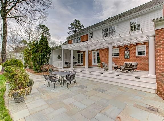 5th image of 100 N Erlwood Ct