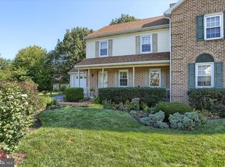 6445 Hollow Dr, East Petersburg, PA