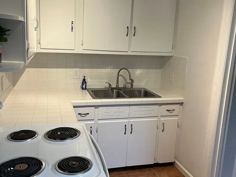 2940 Oleander Dr #C7 — Photo 4
