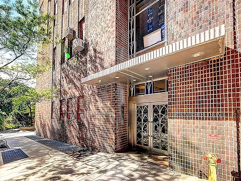 310 Riverside Dr #411 — Photo 11