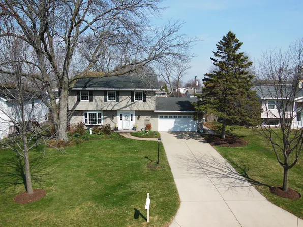 213 Arapahoe Trl, Carol Stream, IL 60188