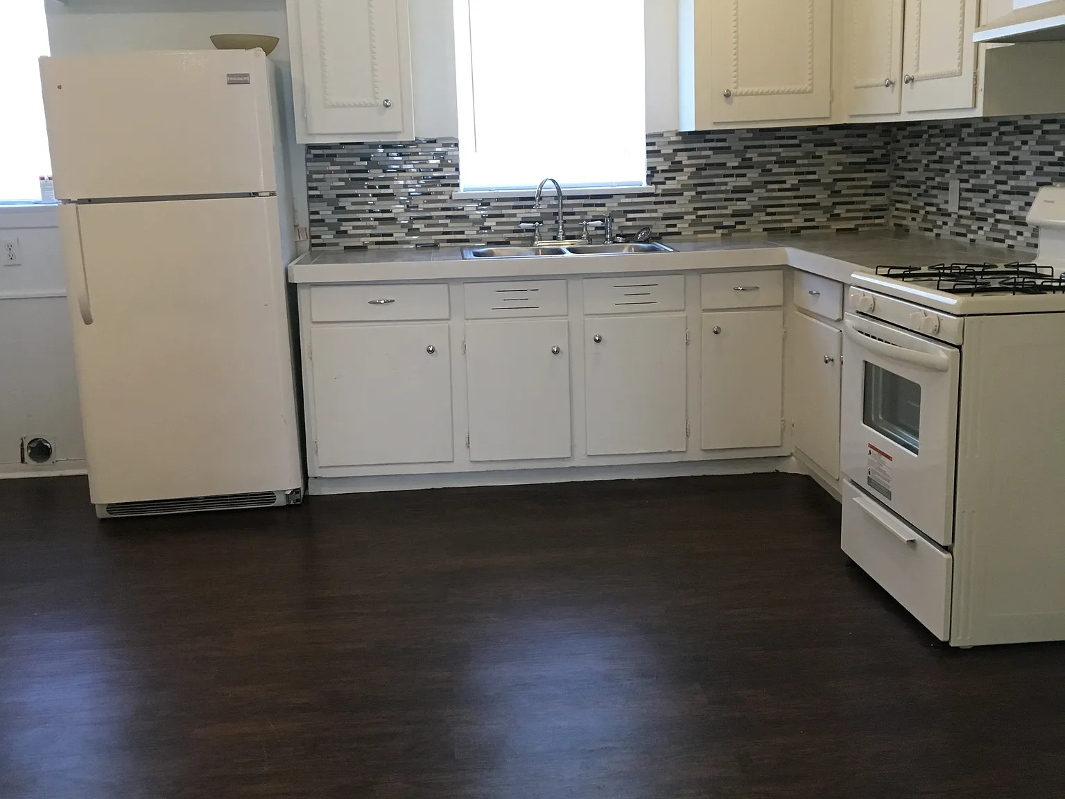 3 bed, $1,100 — Photo 3