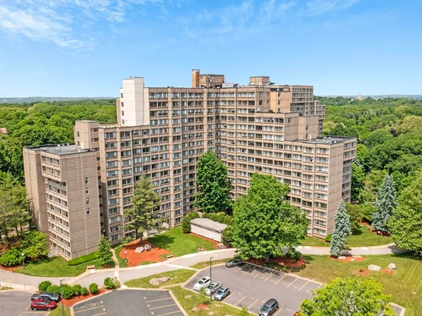 250 Hammond Pond Pkwy APT 611S, Newton, MA 02467