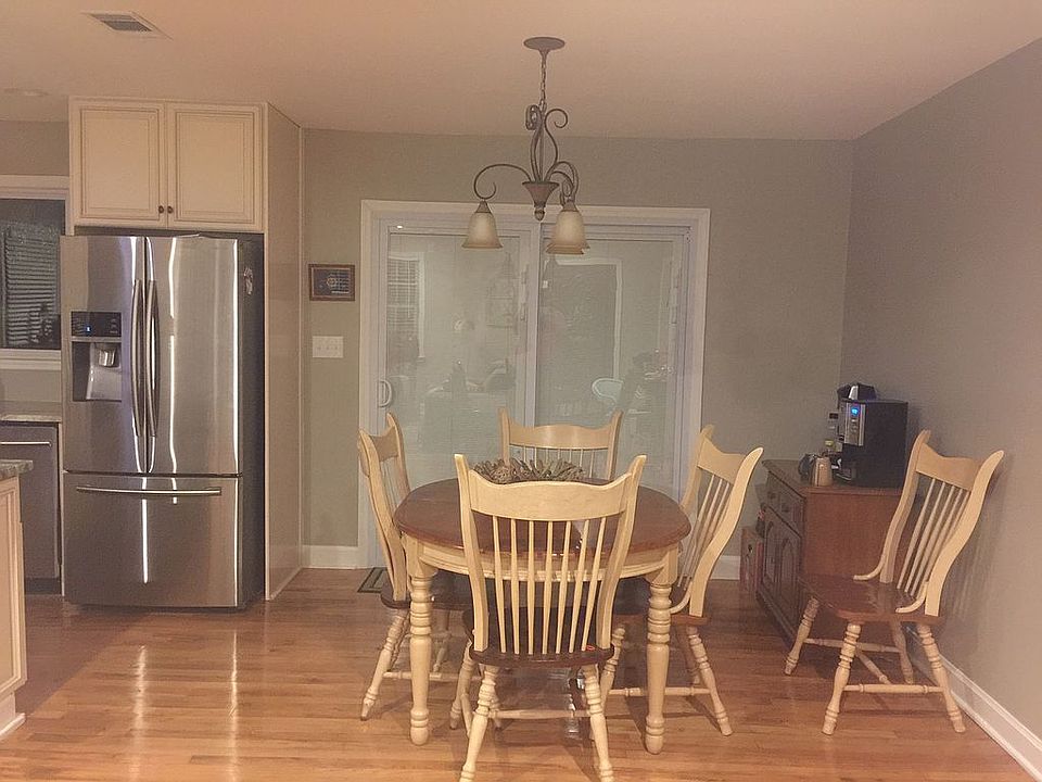Dining/Kitchen Area