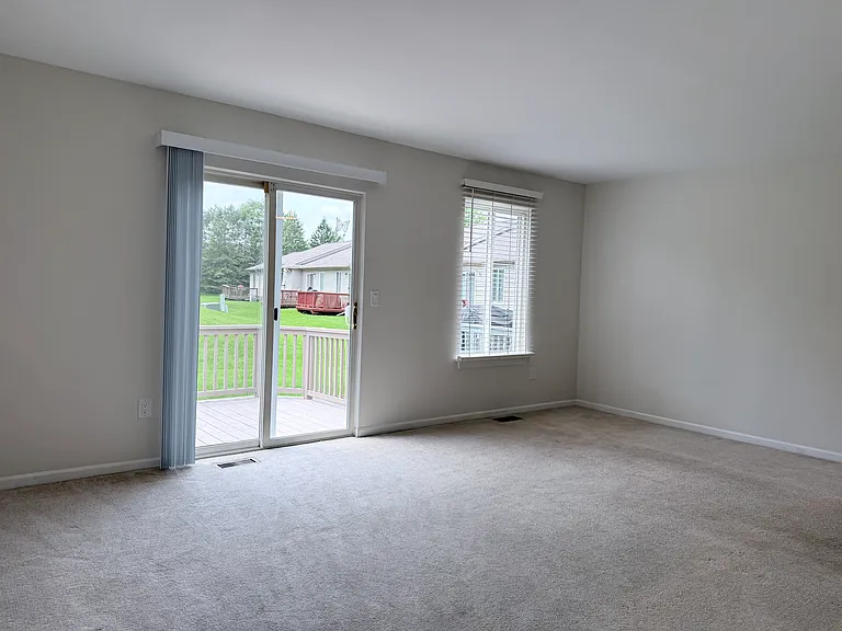 24381 Juliet Dr — Photo 4