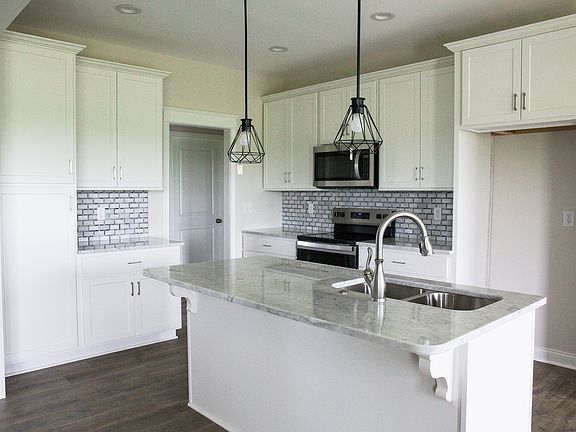 2nd image of 1-5363 Crocus Dr