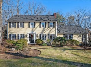 16 Woodcrest Dr, Cumberland, RI 02864