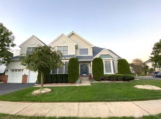2 Hampshire Pl, Monroe Township, NJ 08831