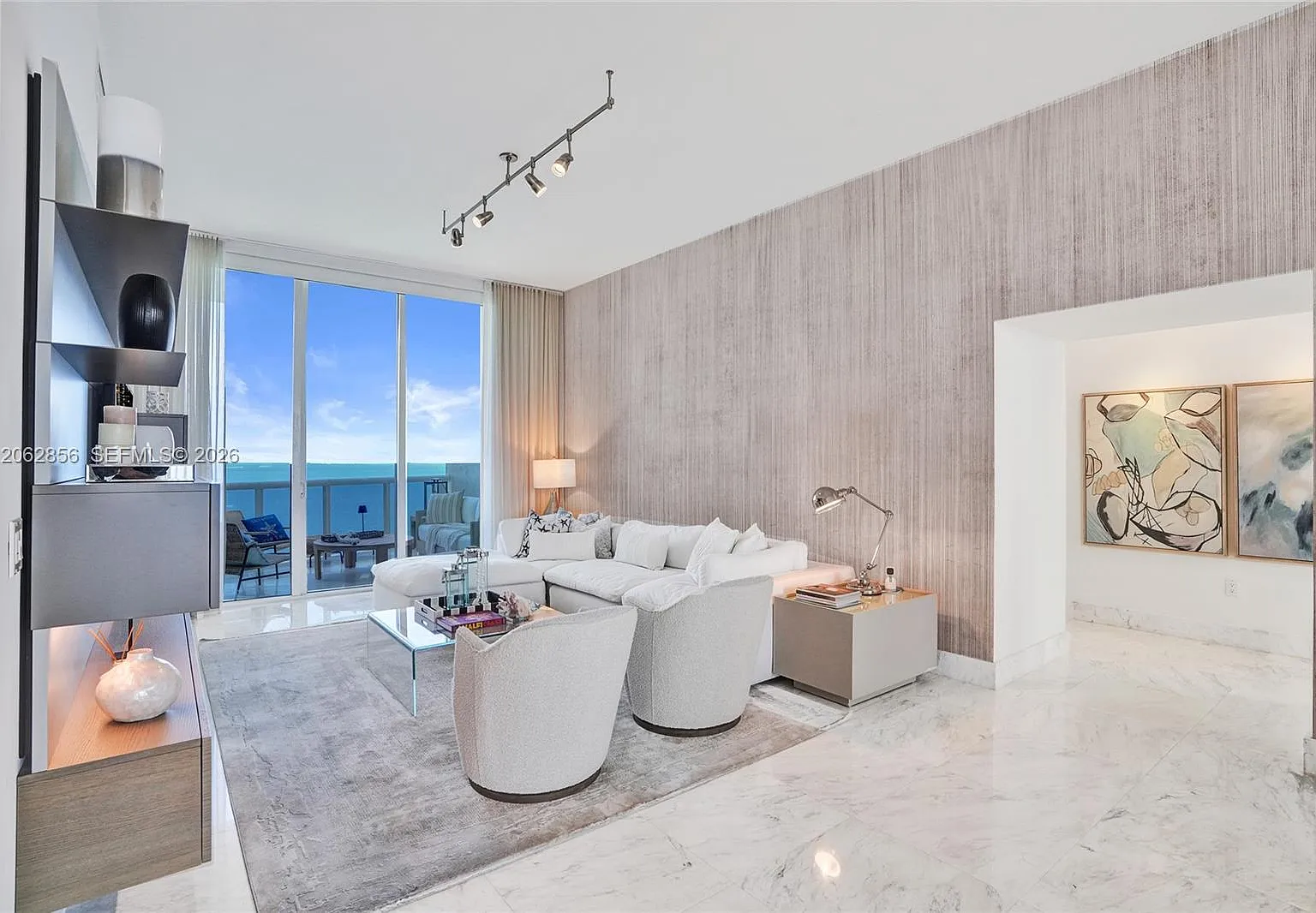 Tdr Tower I Condo — Photo 1