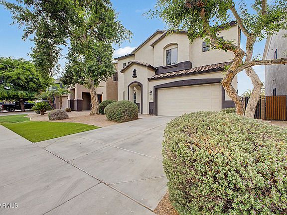 2nd image of 910 W SAGUARO Lane