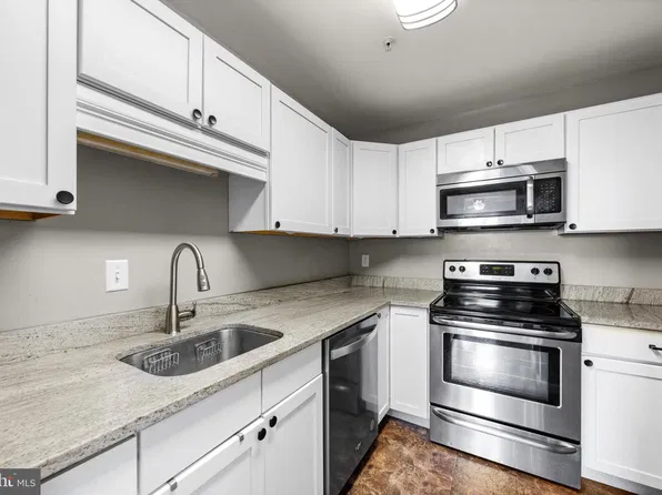 9 Warren Lodge Ct APT 1A, Cockeysville, MD 21030