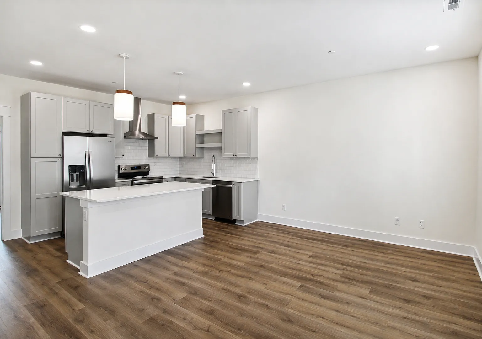One Month Free! | 3-Bedroom Highbury Townhome with Pool and Pickleball Court — Photo 2