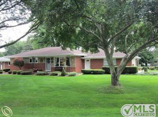 4296 Country Club Dr, Shelby Township, MI 48316