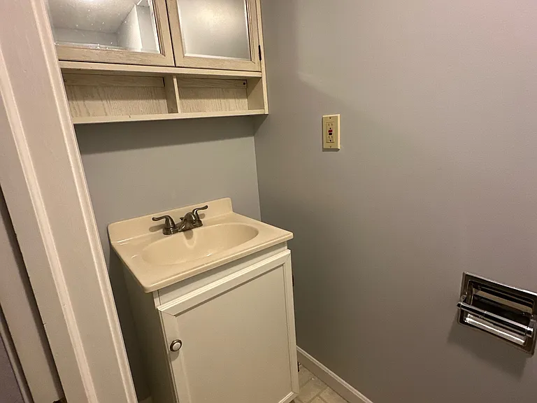 1444 Hyde Park Ave — Photo 17