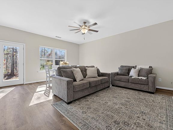 3rd image of 742 Twin Ridge Cir