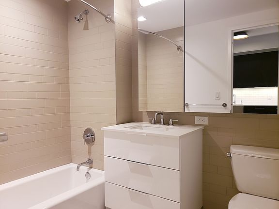 4th image of 535 W 43rd St S #9L