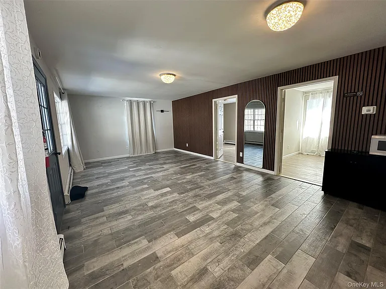 1241 Ridgebury Rd — Photo 2
