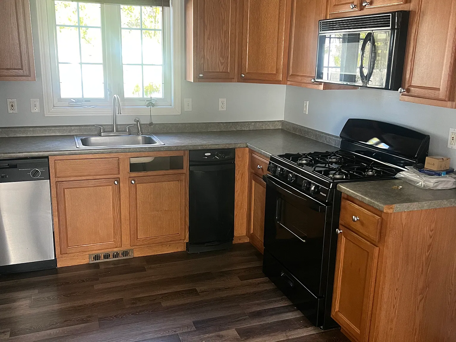 2 bed, 1.5 bath, 1084 sqft, $1,850 — Photo 3