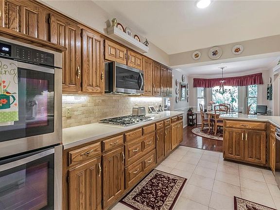 4th image of 4019 Three Oaks Dr