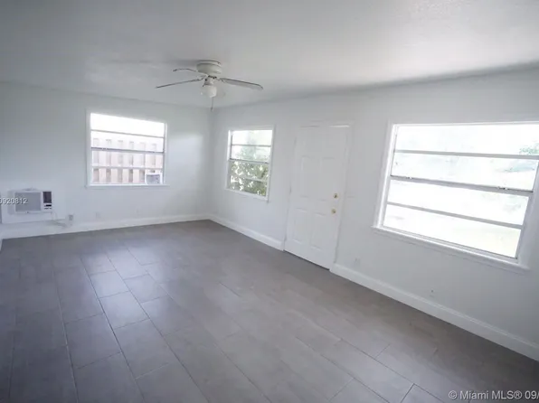 390 NE 30th St #1-2, Pompano Beach, FL 33064