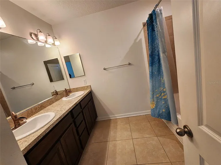 1112 Hillhurst Dr — Photo 27
