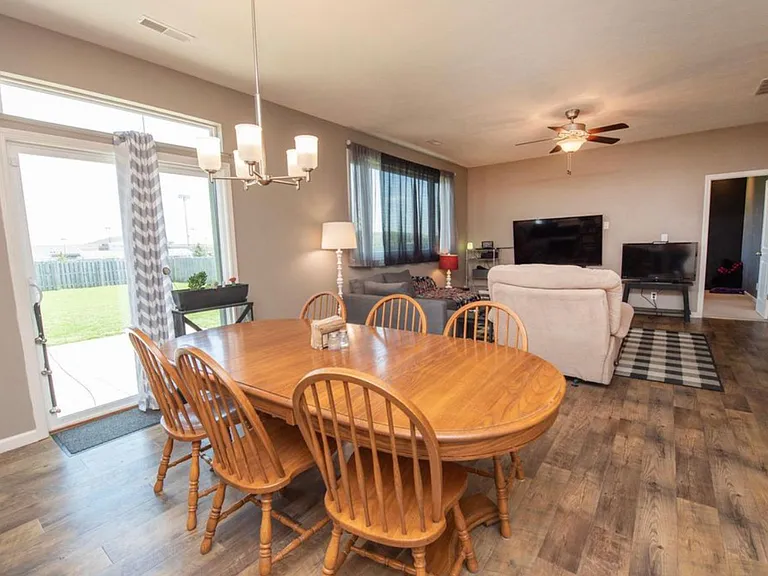 6173 Silvercreek Dr — Photo 8