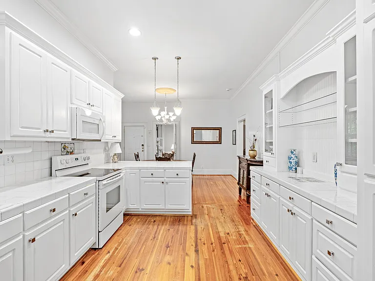 112 Capers St — Photo 4