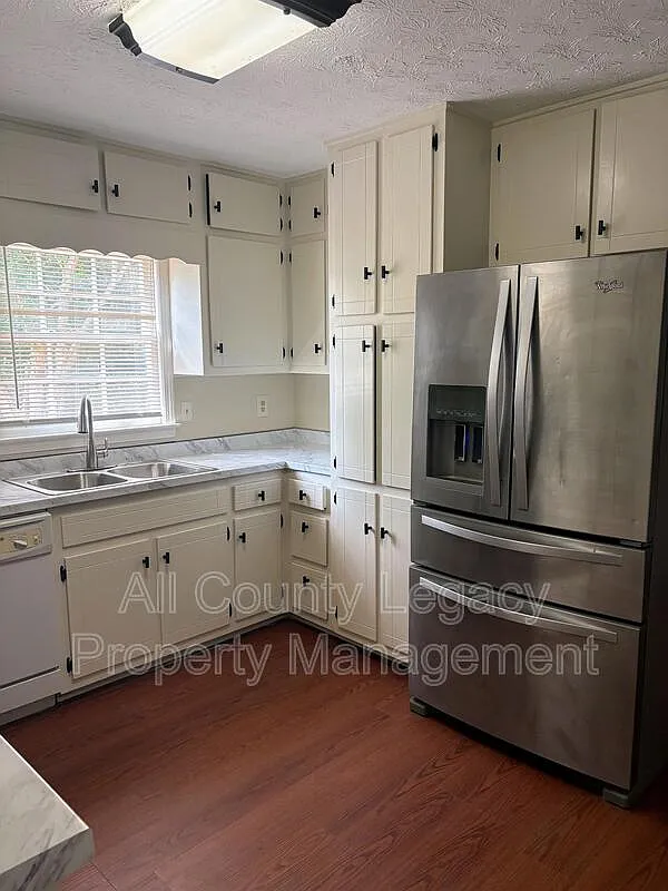 3 bed, 2.5 bath, 1560 sqft, $2,095 — Photo 4