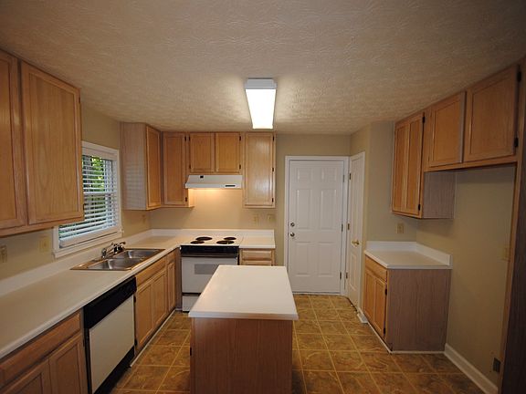 4th image of 390 Thornbush Trce