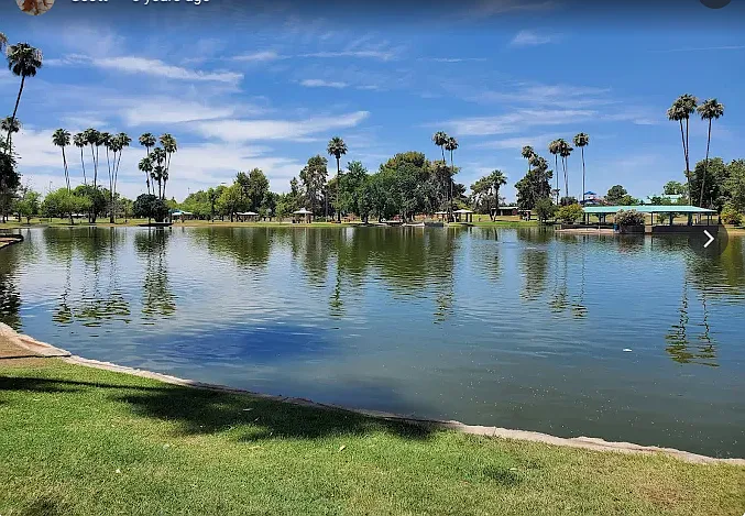 Located just 0.3miles/5minute walk from Eldorado Park - approx 60 acre park featuring playgrounds, lakes, sport fields, and access to 11miles of paved paths with the Scottsdale Greenbelt!