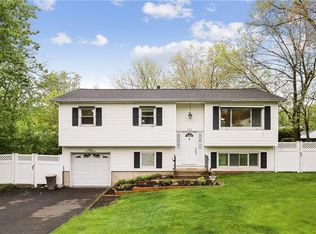 288 Cottage Rd, Valley Cottage, NY 10989