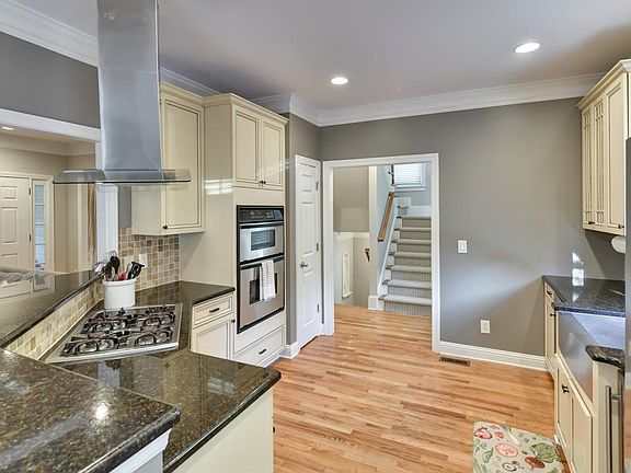 3rd image of 1319 Edmund Park Dr NE