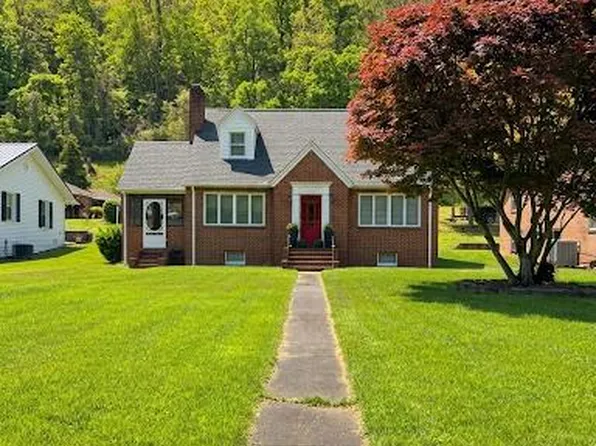 1096 Mimosa St, Grundy, VA 24614