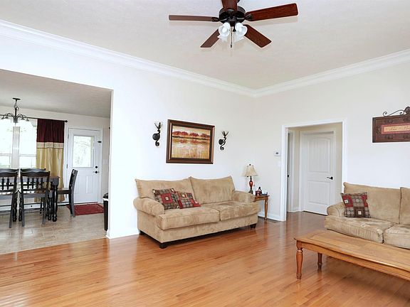 3rd image of 284 Banyan Blvd