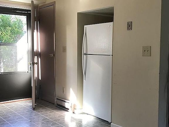3rd image of 1020 Broadway St APT E37