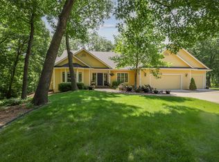 4210 Beaver Hills Dr, Des Moines, IA 50310