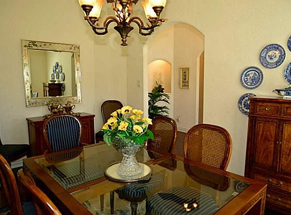 4th image of 5310 Mission Cir