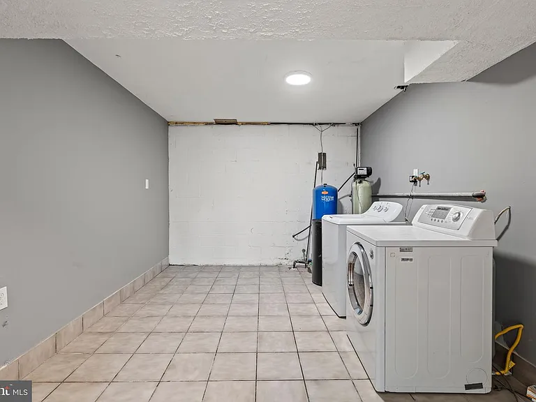 2344 Fernwood Ave — Photo 23