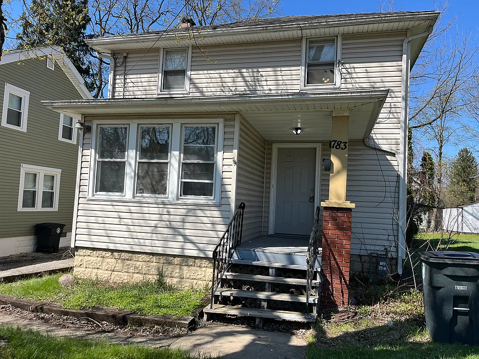 783 Leonard St