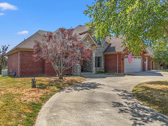 3rd image of 1084 Scenic Gdn