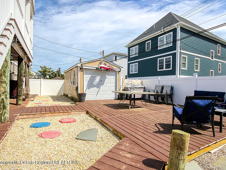 207 Ceylon Ave — Photo 48