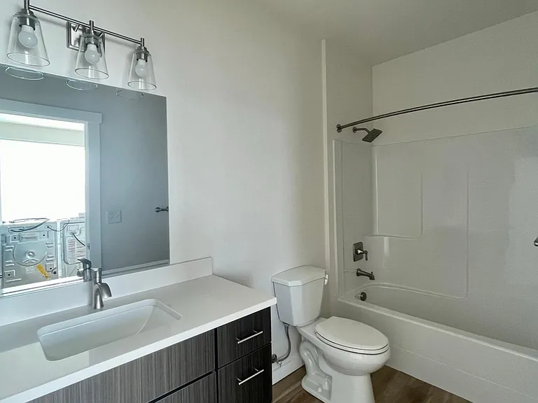 2520 N Regal St — Photo 13