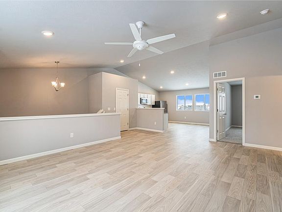 3rd image of 2059 Orlov Dr